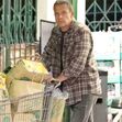 PREMIUM EXCLUSIVE Single man Ben Affleck grocery shopping at night