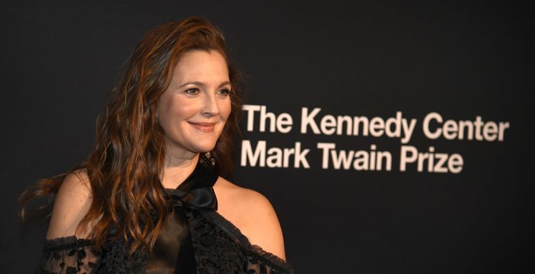 Guests arrive on the red carpet for Kennedy Center Mark Twain Prize gala