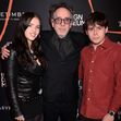 Tim Burton, împreună cu cei doi copii ai săi, Nell și Billy Raymond, la expoziția 'The World of Tim Burton' organizată la The Design Museum din London/ Profimedia