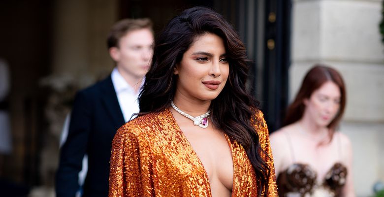 Priyanka Chopra en Bvlgari quitte l'hotel Ritz pour se rendre ŕ la soirée Bvlgari ŕ l'ambassade d'Italie