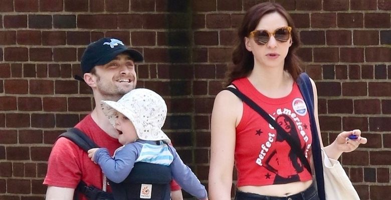 Daniel Radcliffe și Erin Darke, împreună cu fiul lor/ Profimedia
