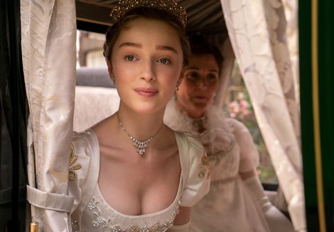 Phoebe Dynevor in Bridgerton