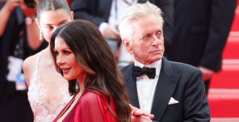 Imaginea care a cucerit fanii. Michael Douglas și Catherine Zeta-Jones, în vacanță alături de copiii lor. „Familia e totul!”