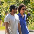 EXCLUSIVE: *STRICTLY NO WEB USE UNTIL AFTER 22:00PM AEST SEPTEMBER 8TH 2020* *PREMIUM EXCLUSIVE*IT'S OFFICIAL! Zac Efron And Aussie Girlfriend Vanessa Valladares HOLD HANDS On A Lunch Outing In Byron Bay. *STRICTLY NO WEB USE UNTIL AFTER 22:00PM AEST SE