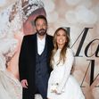 Jennifer Lopez, într-o rochie scurtă, la 52 de ani, la proiecția specială a filmului ”Marry Me” (13)