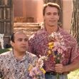 USA. Arnold Schwarzenegger and Danny DeVito  in a scene from the ©Universal Pictures movie: Twins (1988).Plot: A physically perfect but innocent man goes in search of his long-lost twin brother, who is short, a womanizer, and small-time crook. Ref:  LMK