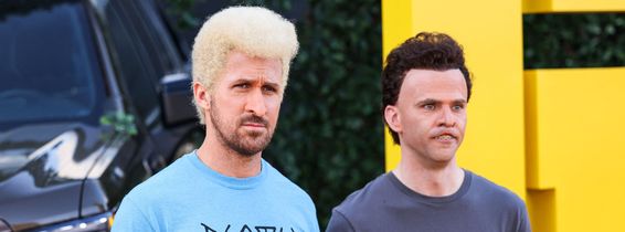 Ryan Gosling şi Mikey Day