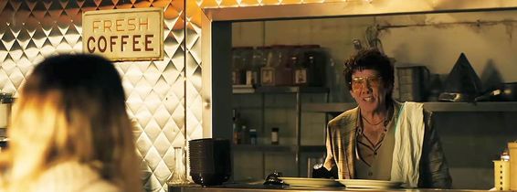 O nouă transformare spectaculoasă pentru Nicolas Cage. Actorul, de nerecunoscut în „Best Pancakes in the County”. TRAILER