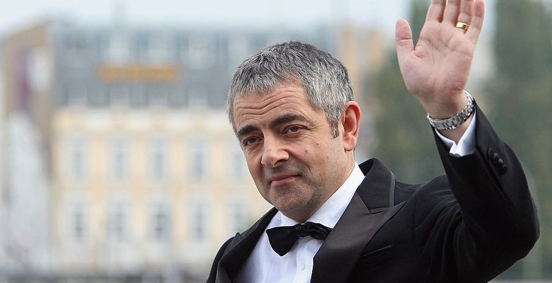 Rowan Atkinson Performs Jetski Stunt For "Johnny English - Reborn" Premiere