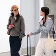 Katie Holmes și fiica ei, Suri, fotografiate pe aeroportul din Los Angeles