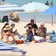 *PREMIUM-EXCLUSIVE* Nicole Kidman and family visit Sydney beach after mother’s passing