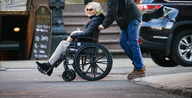 Jessica Lange în scaun cu rotile/ Profimedia