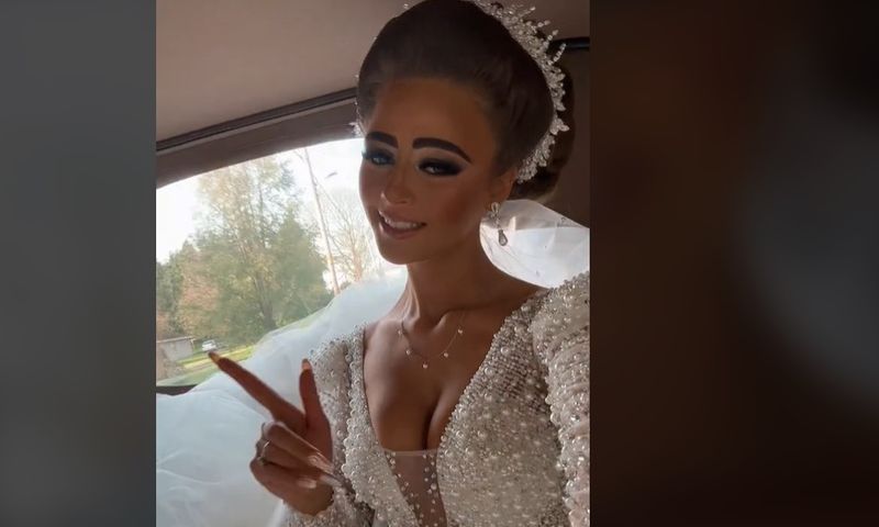 Ea e tânăra care s-a căsătorit la 18 ani