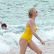 Charlize Theron in costum de baie