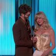 Andrew Garfield fangirls over Goldie Hawn as she admits she can’t read the Oscar autocue because she has cataracts