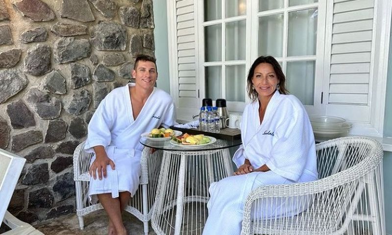 Diferența de vârstă dintre ei e de 20 de ani, dar se iubesc la nebunie