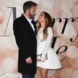 Jennifer Lopez, într-o rochie scurtă, la 52 de ani, la proiecția specială a filmului ”Marry Me” (5)