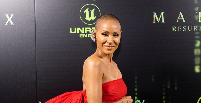Jada Pinkett Smith, spectaculoasă într-o rochie roșie, cu trenă de prințesă